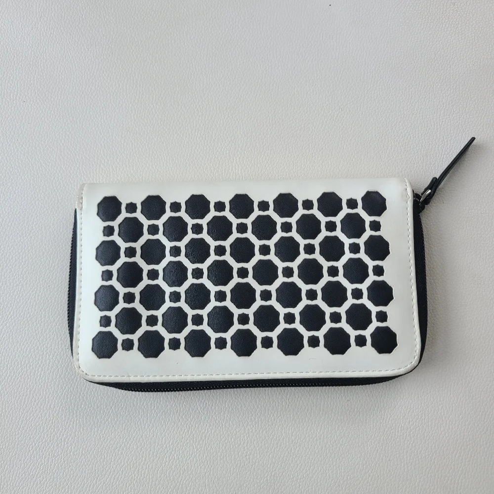 Vera Bradley - midnight - laser-cut geometric wallet - Picture 3 of 13